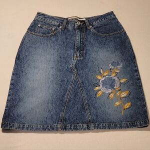 Vintage Y2K Floral Embroidered Denim A Line Knee Length Skirt Boho-Chic